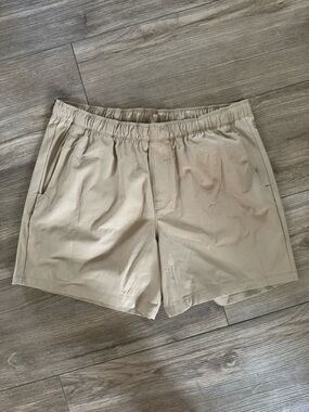 NWT Light Khaki Pull-On Shorts Fabletics size L